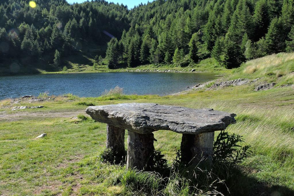 Rifugio Al Lago Del Mortirolo In Inverno Raggiungibile Solo A Piedi Monno Екстериор снимка