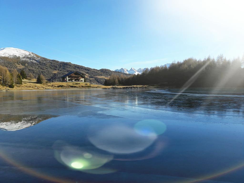 Rifugio Al Lago Del Mortirolo In Inverno Raggiungibile Solo A Piedi Monno Екстериор снимка