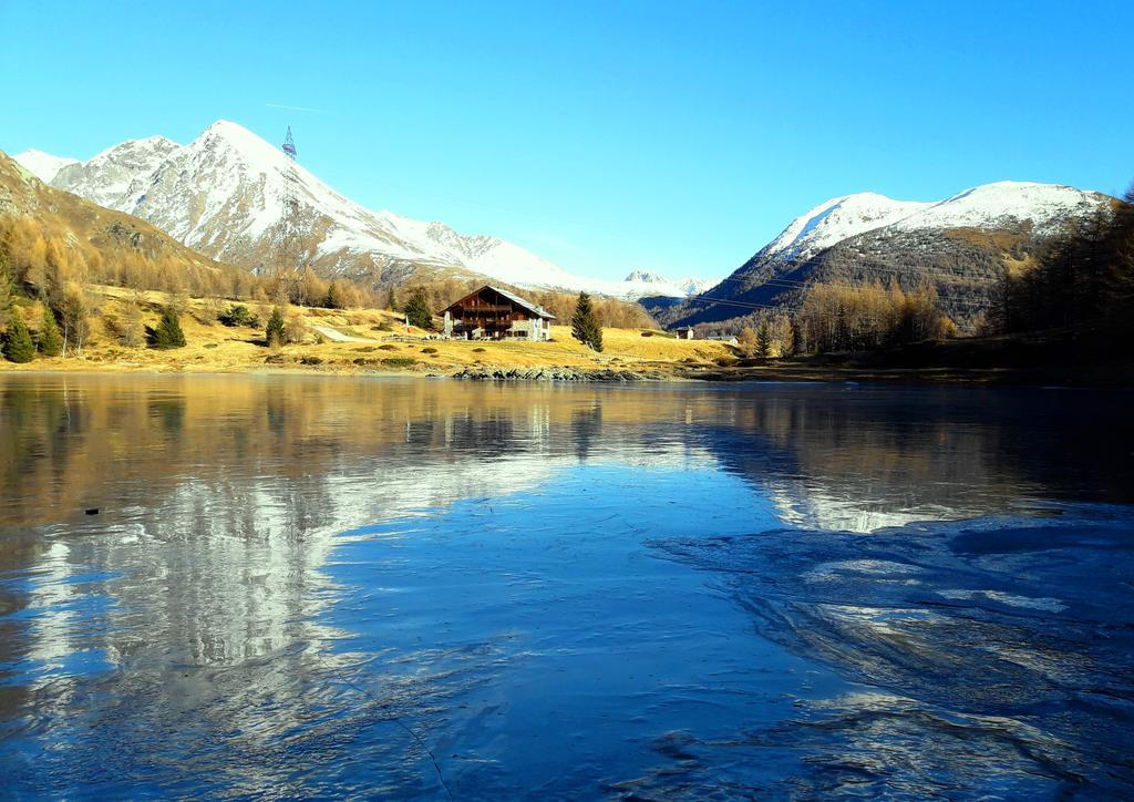 Rifugio Al Lago Del Mortirolo In Inverno Raggiungibile Solo A Piedi Monno Екстериор снимка