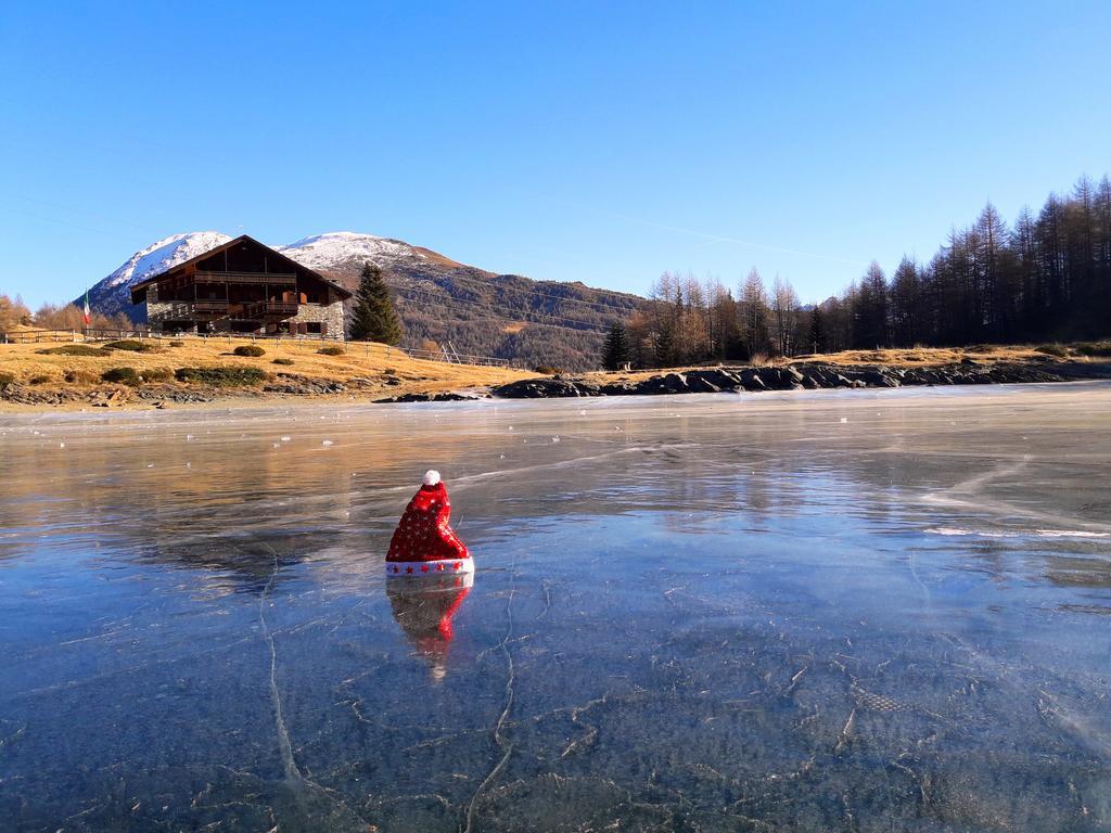 Rifugio Al Lago Del Mortirolo In Inverno Raggiungibile Solo A Piedi Monno Екстериор снимка