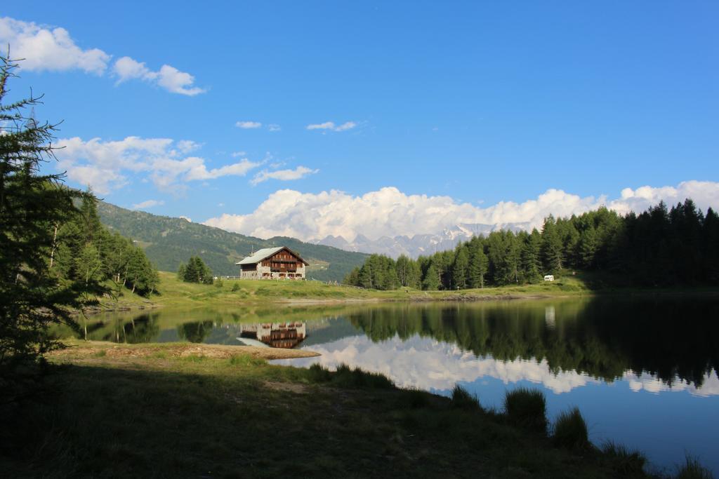 Rifugio Al Lago Del Mortirolo In Inverno Raggiungibile Solo A Piedi Monno Екстериор снимка