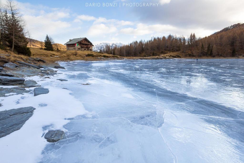 Rifugio Al Lago Del Mortirolo In Inverno Raggiungibile Solo A Piedi Monno Екстериор снимка