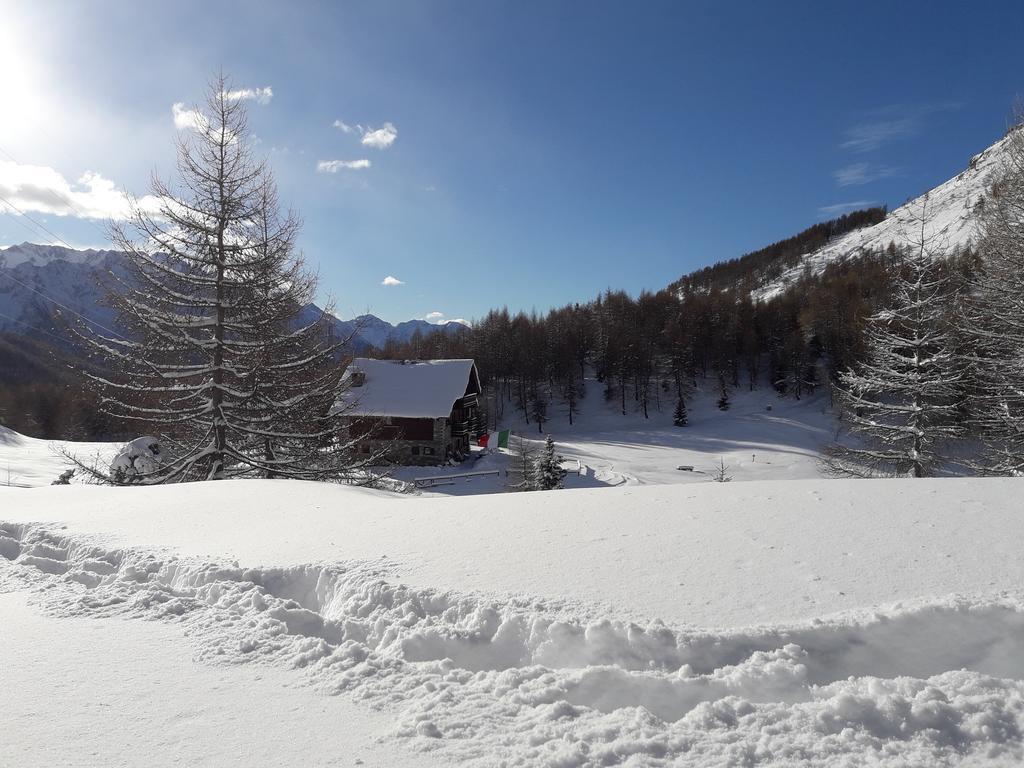 Rifugio Al Lago Del Mortirolo In Inverno Raggiungibile Solo A Piedi Monno Екстериор снимка