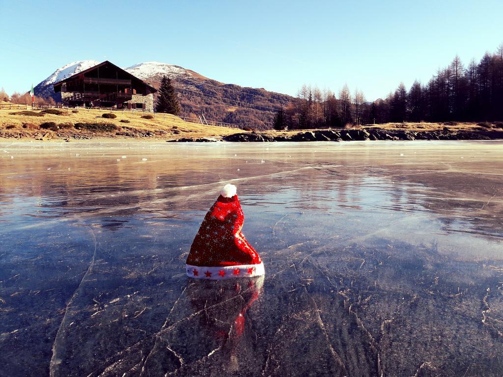 Rifugio Al Lago Del Mortirolo In Inverno Raggiungibile Solo A Piedi Monno Екстериор снимка