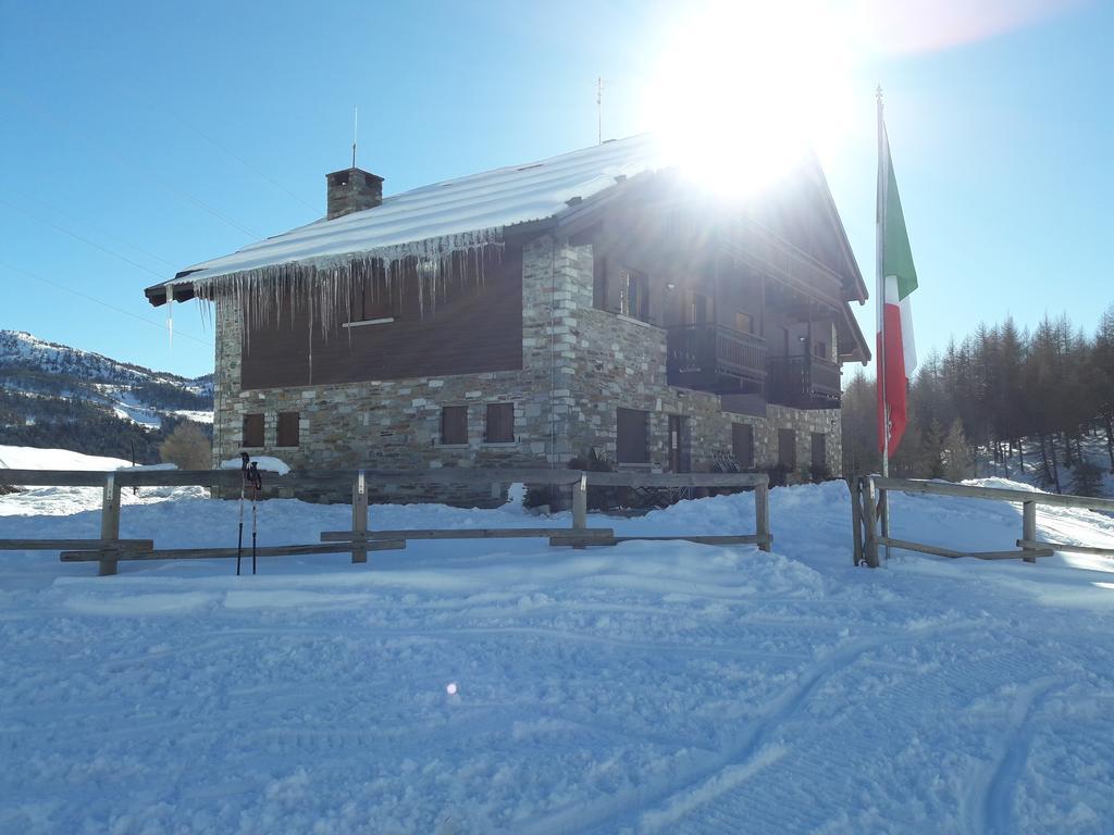 Rifugio Al Lago Del Mortirolo In Inverno Raggiungibile Solo A Piedi Monno Екстериор снимка