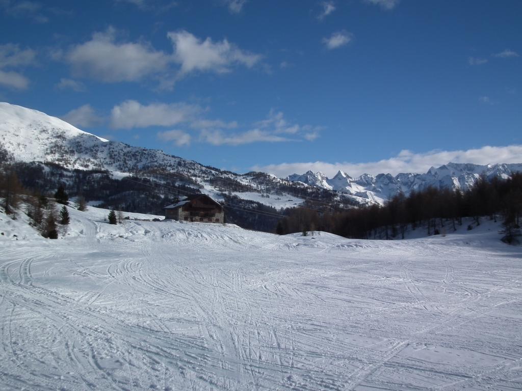 Rifugio Al Lago Del Mortirolo In Inverno Raggiungibile Solo A Piedi Monno Екстериор снимка