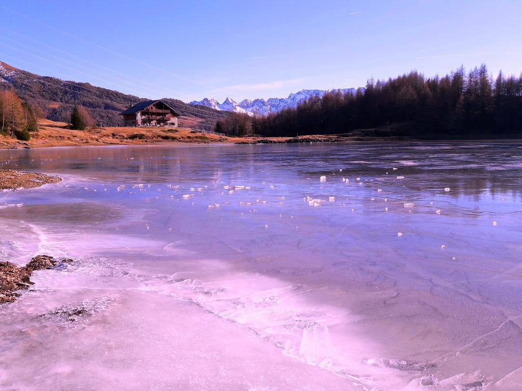 Rifugio Al Lago Del Mortirolo In Inverno Raggiungibile Solo A Piedi Monno Екстериор снимка